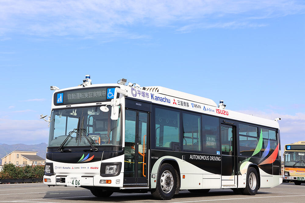 <今回の実証実験で使用する自動運転仕様の大型路線バス「エルガ」>